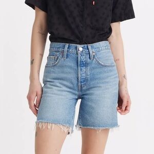 501® MID THIGH LEVIS JEAN SHORTS